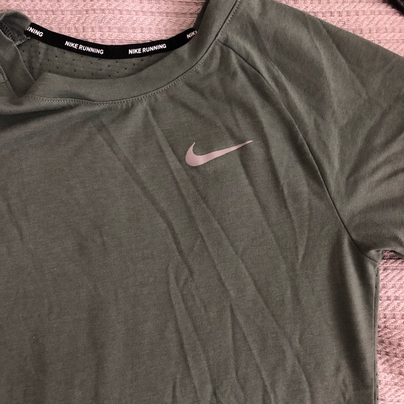 Nike running shirt - Picture 3 of 3